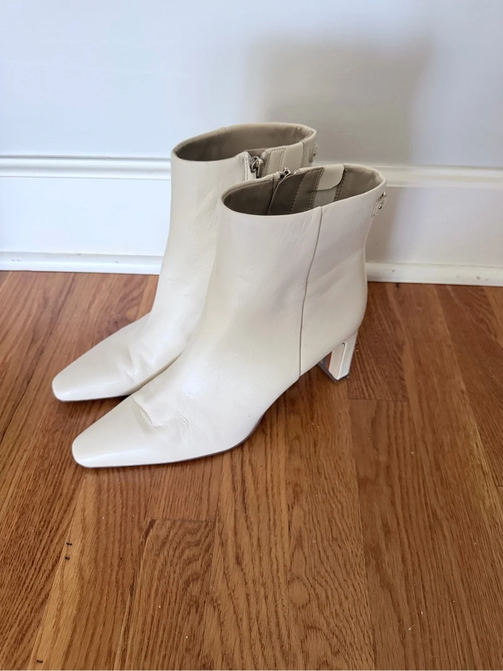 Sam Edelman Cream Saige Pointed-Toe Leather Ankle Boots - worn nice like new